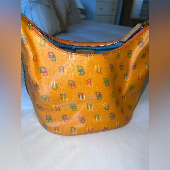 Vintage Authentic Dooney & Bourke Signature Rainbow bucket shoulder bag - Picture 4 of 13